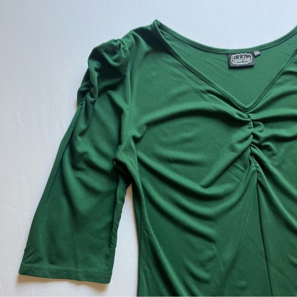 VOODOO VIXEN green emerald ruched short sleeve knit v neck top shirt - Picture 2 of 4